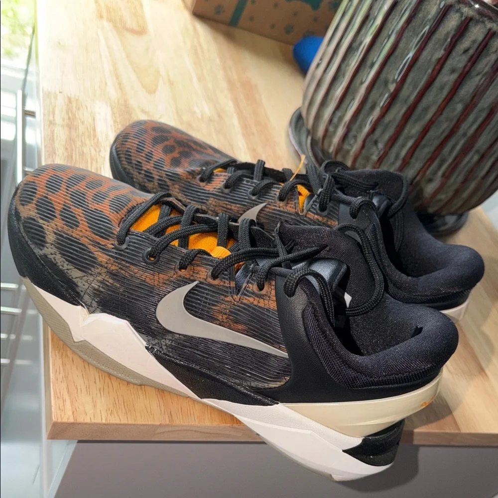 Nike Kobe Vii Black & Orange Leopard-Pattern Low-Top Sneakers - Picture 1 of 6